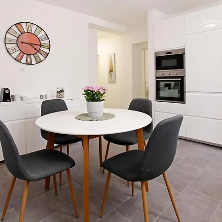 Apartman Santa Cruz *