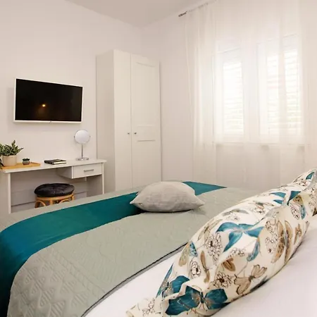 Santa Cruz Apartment