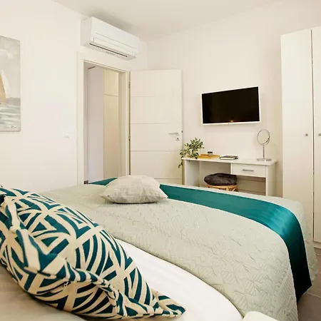 Santa Cruz * Supetar