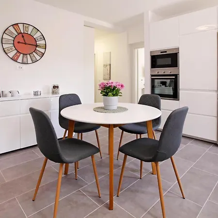 Santa Cruz Apartman *