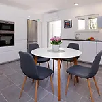 Santa Cruz Apartman *